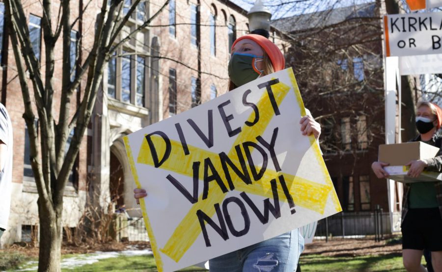 Members of VSG, Dores Divest, DivestVU meet with administrators to discuss fossil fuel divestment